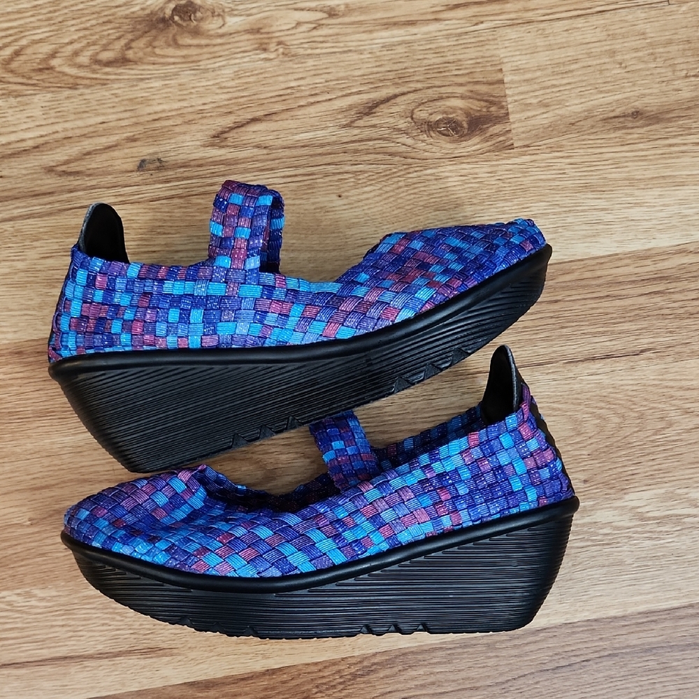 Olive Street Wedge Shoes